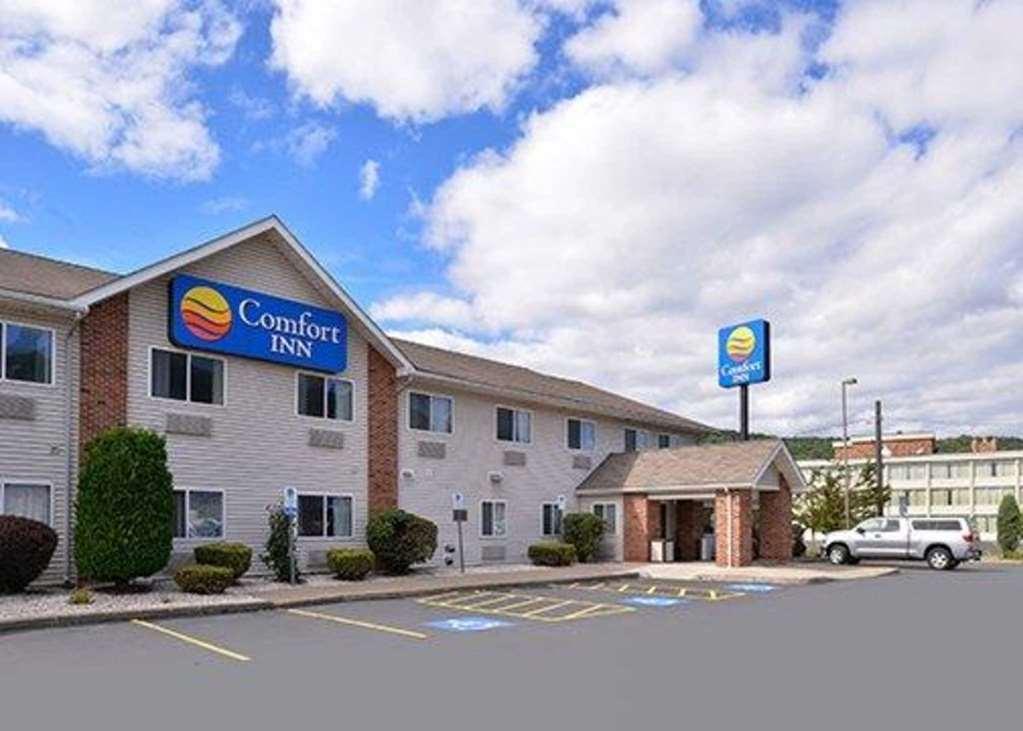 Quality Inn & Suites Bradford Bagian luar foto
