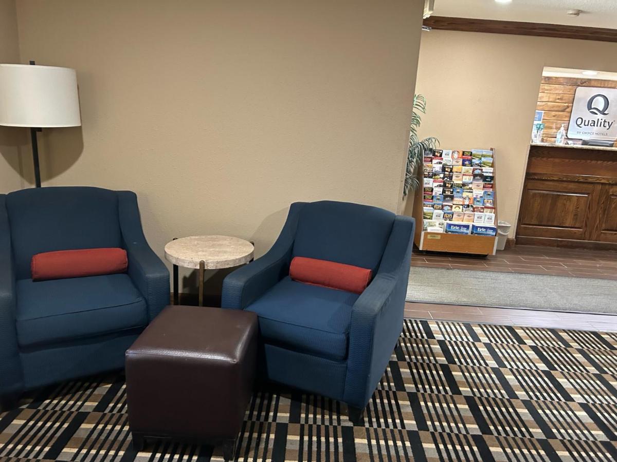 Quality Inn & Suites Bradford Bagian luar foto