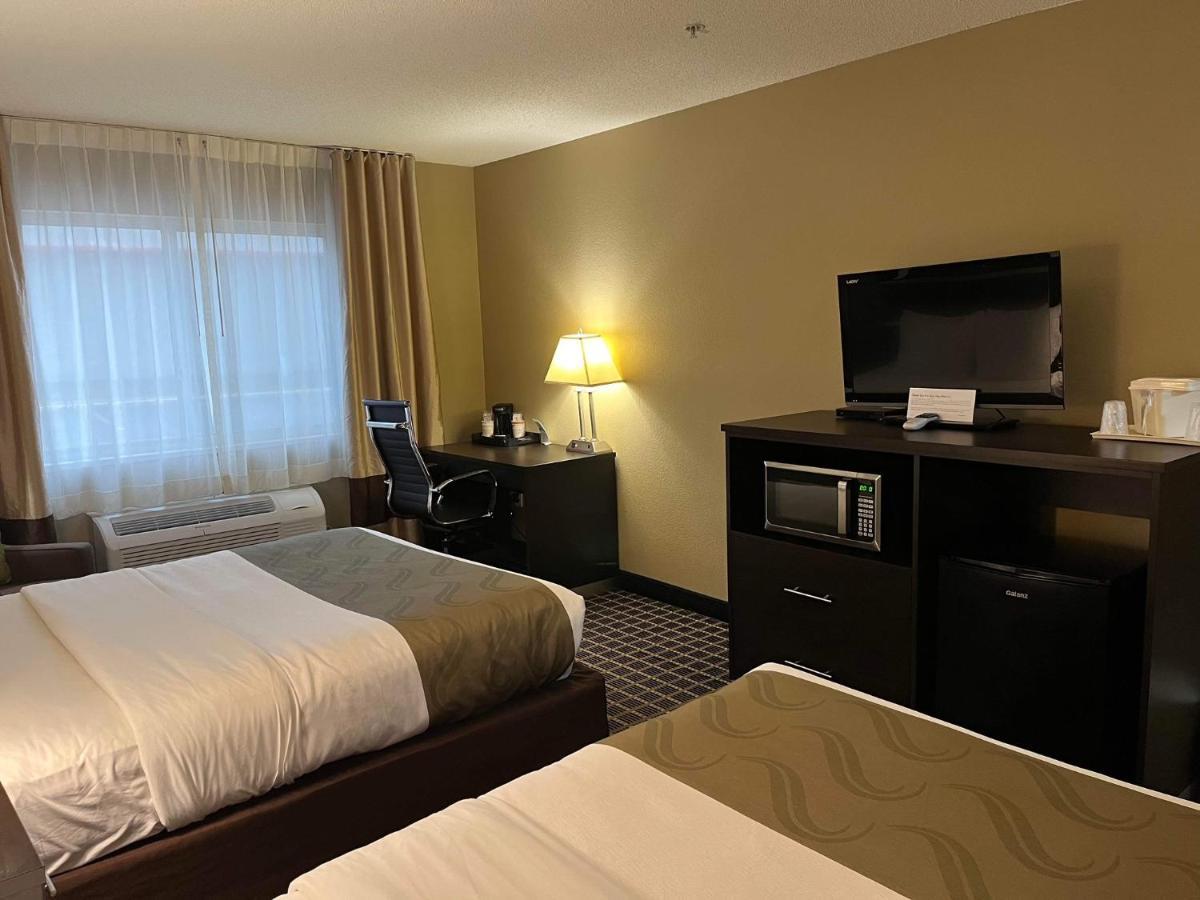 Quality Inn & Suites Bradford Bagian luar foto