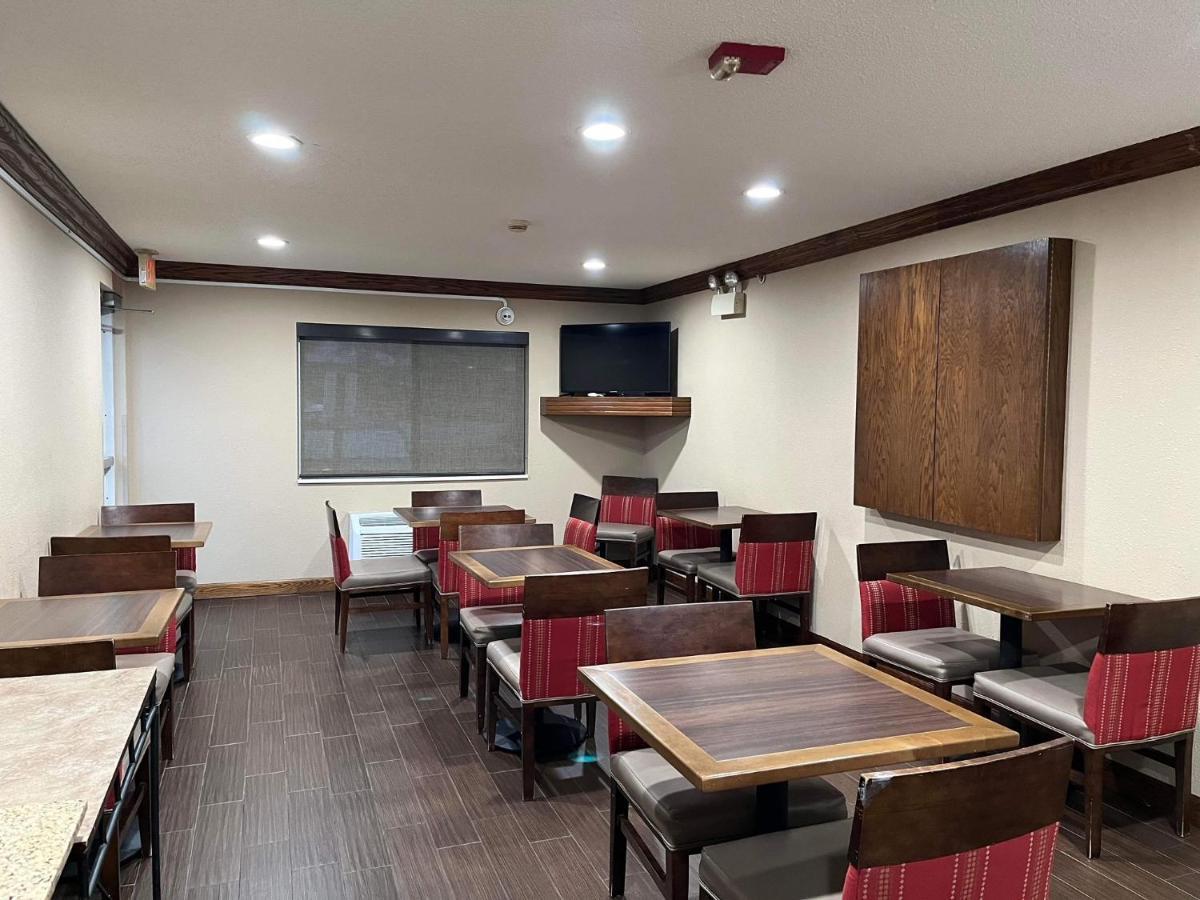Quality Inn & Suites Bradford Bagian luar foto
