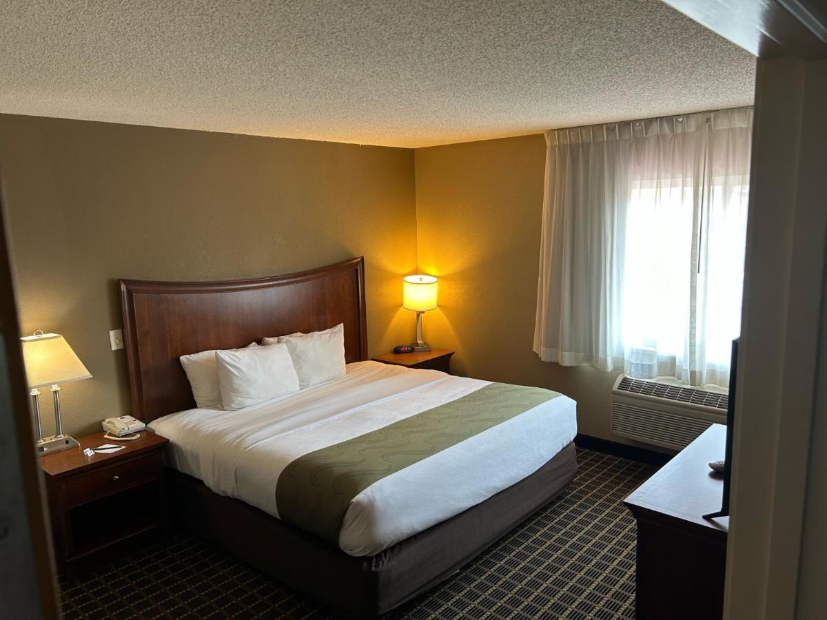 Quality Inn & Suites Bradford Bagian luar foto