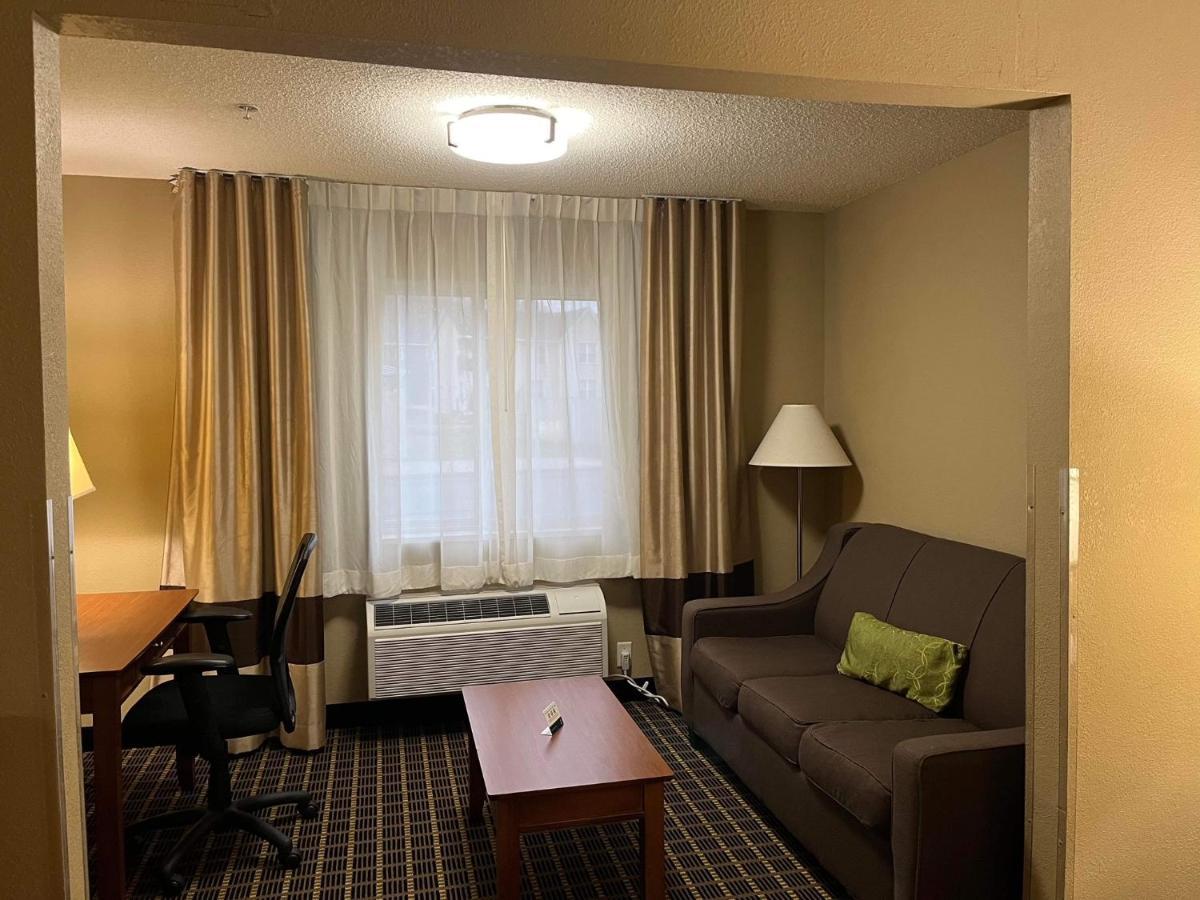 Quality Inn & Suites Bradford Bagian luar foto