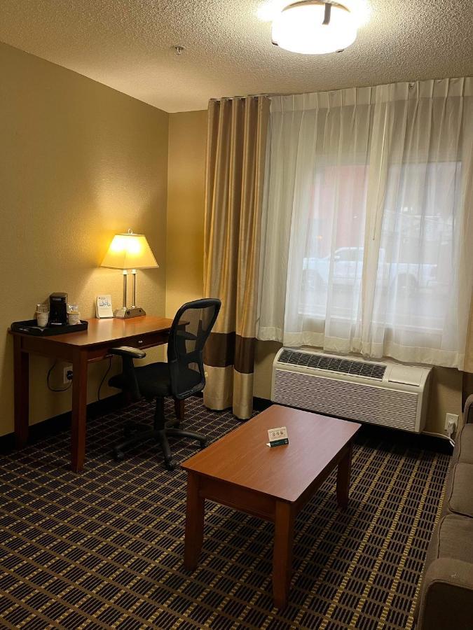 Quality Inn & Suites Bradford Bagian luar foto