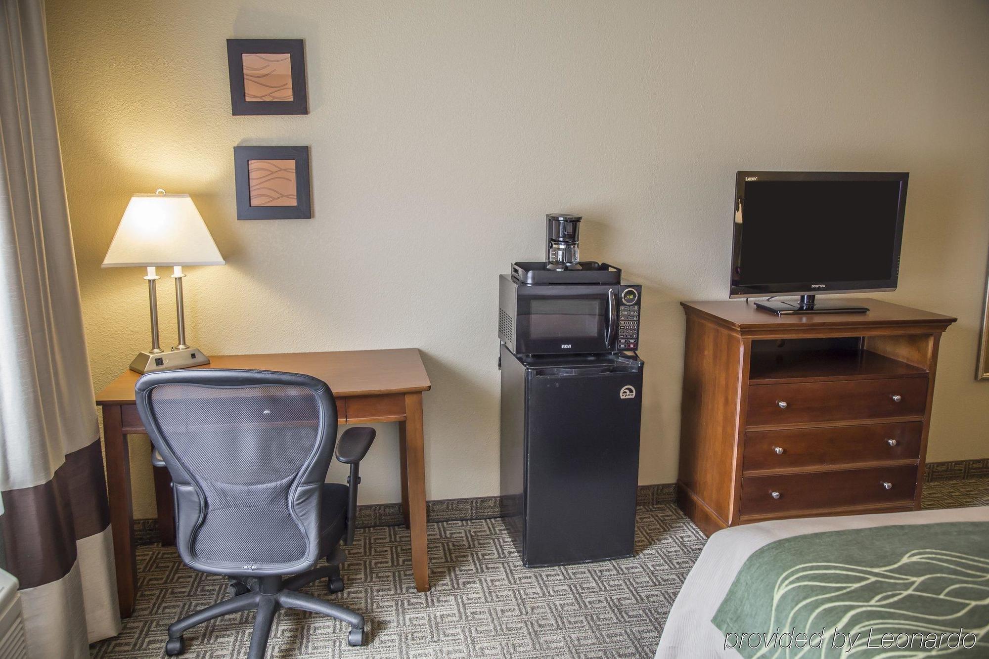 Quality Inn & Suites Bradford Bagian luar foto