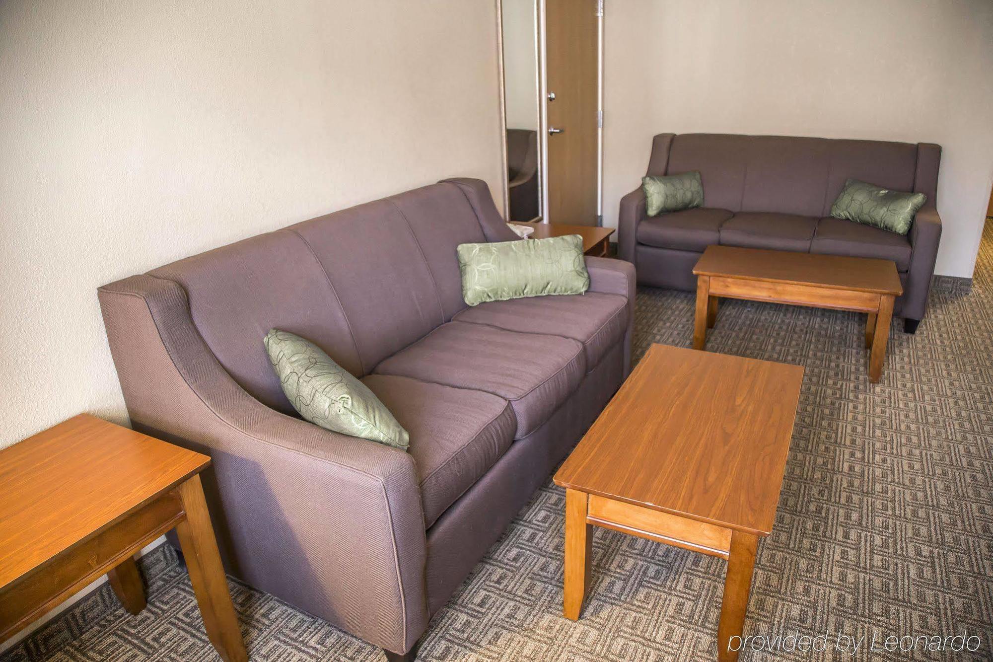 Quality Inn & Suites Bradford Bagian luar foto