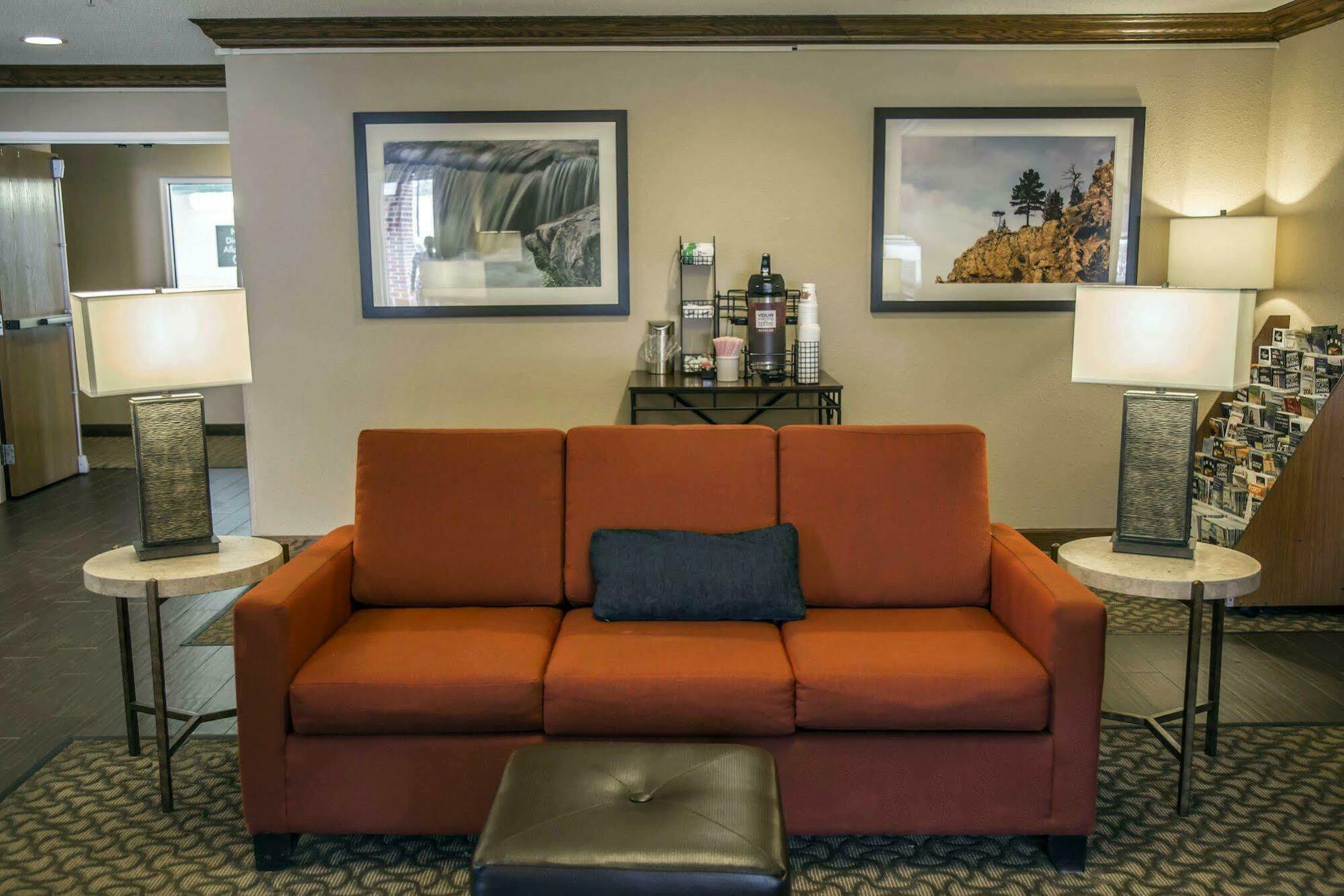 Quality Inn & Suites Bradford Bagian luar foto